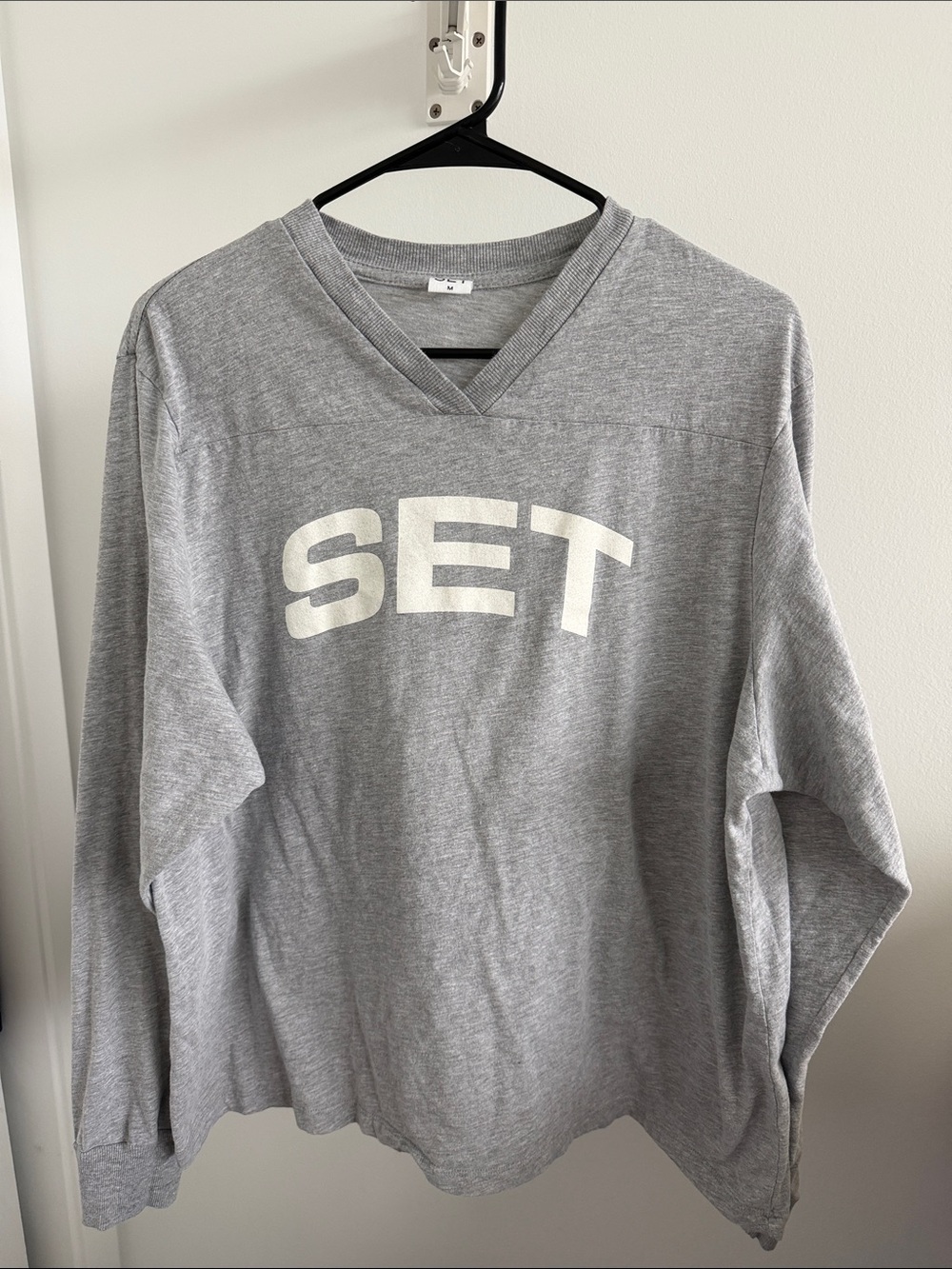 SET Womenโs V-Neck Long Sleeve Shirt - Grey Medium